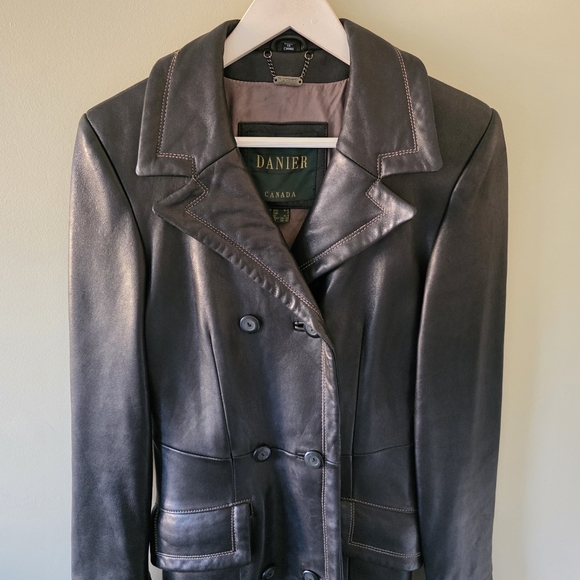 Danier S Vintage 90s Modern Contemporary Mobwife Dark Brown Leather Jacket - Picture 5 of 16